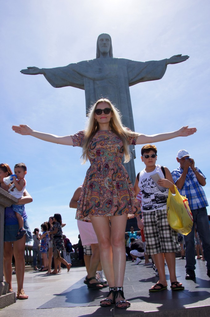 Традиционное фото у статуи Христа, Рио