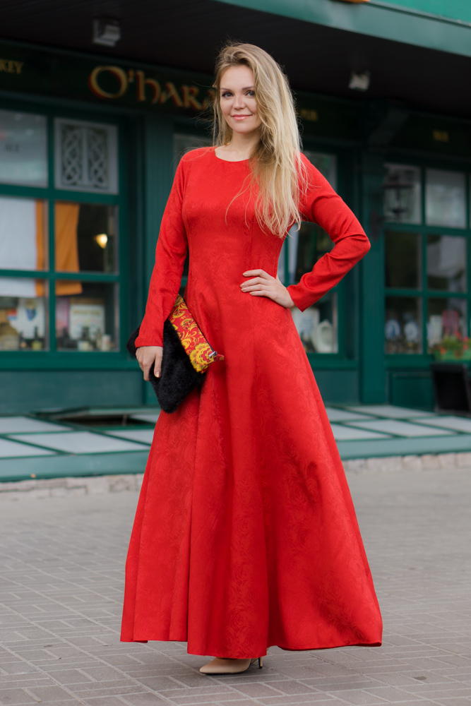 Клатч Меховица с хохломой и искусственным мехом под норку, красное платье