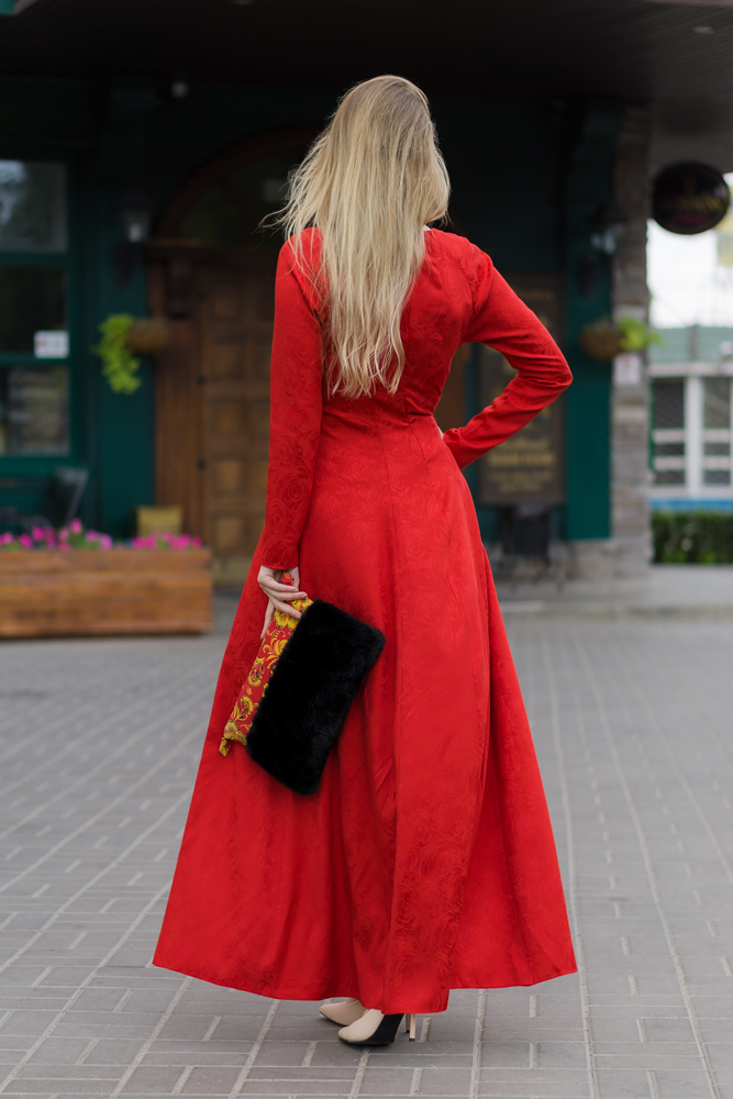 Клатч Меховица с хохломой и искусственным мехом под норку, красное платье
